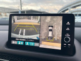【マルチビューカメラシステム】専用のカメラにより、上から見下ろしたような視点で360度クルマの周囲を確認することができます☆死角部分も確認しやすく、狭い場所での切り返しや駐車もスムーズに行えます。