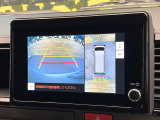 【パノラミックビューモニター】専用のカメラにより、上から見下ろしたような視点で360度クルマの周囲を確認することができます☆死角部分も確認しやすく、狭い場所での切り返しや駐車もスムーズに行えます。