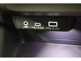 USB充電ポートはモニターと連動。APPLE CAR PLAYやANDOROID AUTOはこちらに繋いで操作できます。