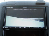 バックカメラ装備しております。駐車時に大変役に立ちますよ。駐車が苦手な方にも便利機能です。