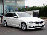 BMW在庫保有台数常時100台以上!ご来店の際はBMW本店(厚木市下荻野140-1)にご来店ください!弊社自慢の全天候型ショールーム!BMW在庫保有台数常時100台以上ございます!