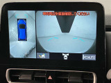 パノラミックビューモニター(シースルービュー機能つき)愛車を上から眺めた映像をナビ画面に表示いたします。メーカーオプション品につき後付けできません。