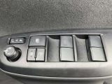 全席パワーウインドです。ドアミラーの格納調整も行えます!