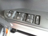 ウインドロック機構付きのパワーウインドです。ロックすることで誤操作による窓ガラスの開閉をロックできます。