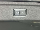 オートマチックテールゲート装備 ボタン一つでリアゲートの開閉が可能です。