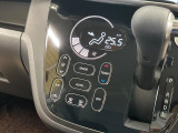 【オートエアコン】一度お好みの温度に設定すれば、車内の温度を検知し風量や温度を自動で調整。暑い&hellip;寒い&hellip;と何度もスイッチ操作をする必要はありません。快適な車内空間には必須の機能ですね♪