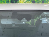 【エマージェンシーブレーキ】走行中に前方の車両等を認識し、衝突しそうな時は警報とブレーキで衝突回避と被害軽減をアシスト。より安全にドライブをお楽しみいただけます。
