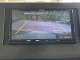 【バックカメラ】駐車時に後方がリアルタイム映像で確認できます。大型商業施設や立体駐車場での駐車時や、夜間のバック時に大活躍!運転スキルに関わらず、今や必須となった装備のひとつです!