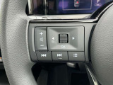 ナビの音量など車両情報を手元で操作できるハンドルスイッチ付き。