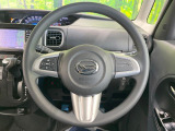 インテリアに合わせたデザインのステアリングは、運転される方のことも考え、運転しやすい形状、大きさです。是非一度、実際に触ってお確かめください。