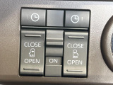 【両側パワースライドドア】スマートキーや運転席のスイッチで後席両側スライドドアの開閉が可能♪電動だから力を入れてドアを開ける必要が無く、小さなお子様でも簡単に開け閉めでき快適です♪