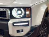 【LEDヘッドライト】悪天候や夜間走行時も良好な視界を確保し安心して運転できる高輝度LEDヘッドライトを装備!点灯速度が早く、消費電力も抑えられています。