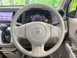 インテリアに合わせたデザインのステアリングは、運転される方のことも考え、運転しやすい形状、大きさです。是非一度、実際に触ってお確かめください。