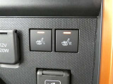 運転席と助手席には寒い時にうれしいシートヒーターが装備されてます。