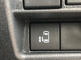 【パワースライドドア】スマートキーや運転席のスイッチでスライドドアの開閉が可能♪電動だから力を入れてドアを開ける必要が無く、小さいお子様でも、重い荷物を持っている時もラクに開け閉めできます♪