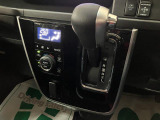 オートエアコン装備しています☆温度に設定をして頂くだけで冷房と暖房に切り替えや風向も自動で切り替えをしますよ!!