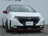 アダプティブLEDヘッドライト。フロントカメラで前方の状況を検知し対向車や先行車に眩しい思いをさせることなく必要なところだけを遠くまで照射します。