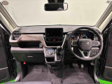 Aピラーの傾斜やヒップポイントの位置を最適化。ひらけた前方視界とノンストレスな運転姿勢で快適なドライブが楽しめます。