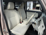 運転席シート廻りは使用感も少なく、良好な状態となっています。前オーナー様が丁寧に使っていたことがよくわかりますね。