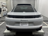 オプション:シートベンチレーション(フロント)、プライバシーガラス、4+1シート、ヘッドレストのポルシェ クレスト(フロント、リア)、パッセンジャーディスプレイ
