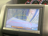 【バックカメラ】駐車時に後方がリアルタイム映像で確認できます。大型商業施設や立体駐車場での駐車時や、夜間のバック時に大活躍!運転スキルに関わらず、今や必須となった装備のひとつです!