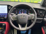 【純正革巻きステアリング】上質な革を使用することで、手にしっかり馴染みとても運転しやすいハンドルです♪