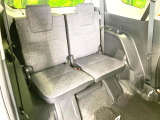 床下収納式のサードシートです。座席部分をコンパクトに収納でき、広大な荷室スペースとしてお使いいただけます!乗車人数や荷物の量など利用シーンに合わせて3列目を有効活用でき、とっても便利♪