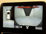 パノラミックビューモニターを装備。駐車場や交差点でクルマを真上から見るように周囲を確認できます。機能の詳細は販売店スタッフまでおたずねください。