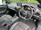 Audiのインテリアはエクステリア同様、優れたデザイン性とクオリティ、そして機能性を兼ね備えております。