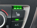 ●フロントシートヒーティング:運転席・助手席共に三段階で調節が可能なシートヒーターを装備しております。季節を問わず快適にご使用いただけます。