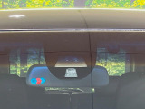 【シティブレーキアクティブシステム】低速走行中に前方の車両等を認識し、衝突しそうな時は警報とブレーキで衝突回避と被害軽減をアシスト。より安全にドライブをお楽しみいただけます。
