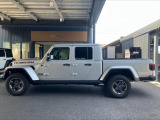 Jeep伝統デザインの台形ホイールアーチが特徴的です。