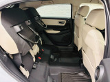 HONDA独自の機構!リアシートはチップアップ(跳ね上げ)することにより背の高い荷物も楽々積み込みすることが可能!!より空間を有効にするためにも大変便利なシートアレンジになります!!