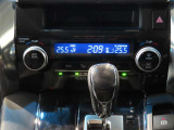 オートエアコン装着車です^^温度設定をすれば、自動で快適な空調に・・・^^★