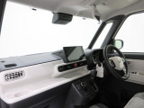 ダイハツのお店では、ダイハツ車を知り尽くしたプロフェッショナルが、専用の診断機器を使って各システムを点検しております。