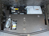 トランクルームのフタを開けると付属の車載工具がございます(^^) 必要に応じて買い足していただくことも可能です!
