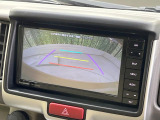 【バックカメラ】駐車時に後方がリアルタイム映像で確認できます。大型商業施設や立体駐車場での駐車時や、夜間のバック時に大活躍!運転スキルに関わらず、今や必須となった装備のひとつです!