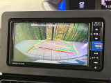 【バックカメラ】駐車時に後方がリアルタイム映像で確認できます。大型商業施設や立体駐車場での駐車時や、夜間のバック時に大活躍!運転スキルに関わらず、今や必須となった装備のひとつです!