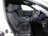 ゆったり室内で運転もしやすいです♪使い勝手の良い配置も考えられています!!