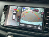 クルマを上空から見下ろしているような映像が画面に映し出されます。ミラーだけでは見え辛い箇所も含め、ひと目で周囲の状況がわかるためスムースに駐車できますね。安全な駐車の手助けになります!