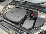 【B5エンジン(マイルドハイブリッド2.0Lターボ)】燃費と走行性能に優れた48Vハイブリッドシステム搭載のターボエンジン。高回転では優れたレスポンスと伸びやかなドライビングフィールが特徴です。
