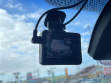 【ドライブレコーダー】映像・音声などの運転中の記録を残します。事故などを起こした起こされた時の証拠になりえますので、もしも時でも安心ですね。