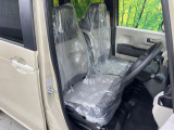 運転席シート廻りは使用感も少なく、良好な状態となっています。前オーナー様が丁寧に使っていたことがよくわかりますね。