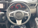 インテリアに合わせたデザインのステアリングは、運転される方のことも考え、運転しやすい形状、大きさです。是非一度、実際に触ってお確かめください。