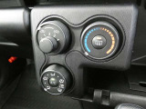 マニュアルエアコン装着です。夏は、快適に、冬でも車内の曇りを取ってくれるので安全です。