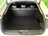 積み下ろしのしやすいデッキにはたっぷりと荷物を積み込んでいただけます。遊びから仕事まで、様々なシーンで頼れます♪