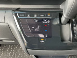 オートエアコン!おおきなアイコンでタッチしやすいパネルです。空調管理はクルマ任せで、運転を楽しみましょ♪