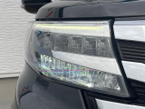 【LEDヘッドライト】悪天候や夜間走行時も良好な視界を確保し安心して運転できる高輝度LEDヘッドライトを装備!点灯速度が早く、消費電力も抑えられています。