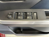 パワーウィンドウスイッチで運転席から全席の窓の開閉ができます♪