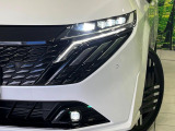 【LEDヘッドライト】悪天候や夜間走行時も良好な視界を確保し安心して運転できる高輝度LEDヘッドライトを装備!点灯速度が早く、消費電力も抑えられています。